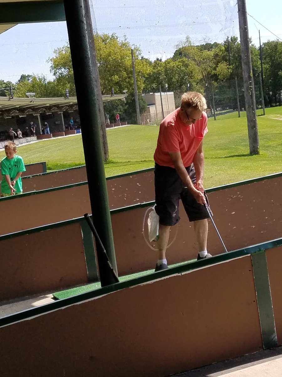 ingouldwetrust's tweet photo. Just your average trip to the driving range #peebag #bagopee https://t.co/o6DFhDR6Sj