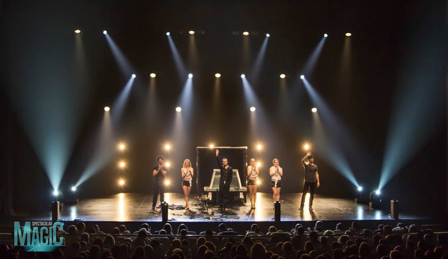 TeatroPhilips's tweet photo. 1,2,3 @MagoSun1 se despide de #madrid 1,2,3 últimas funciones de #MagicSpectacular 1,2,3 de septiembre. Que no te lo cuenten, vívelo! #magia https://t.co/osBrw8Dbsz