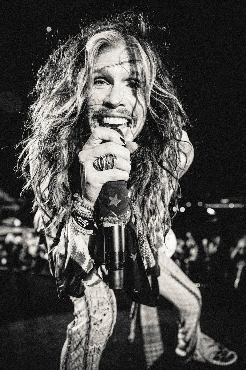 A twitter account in honour of our beautiful Demon of Screamin'