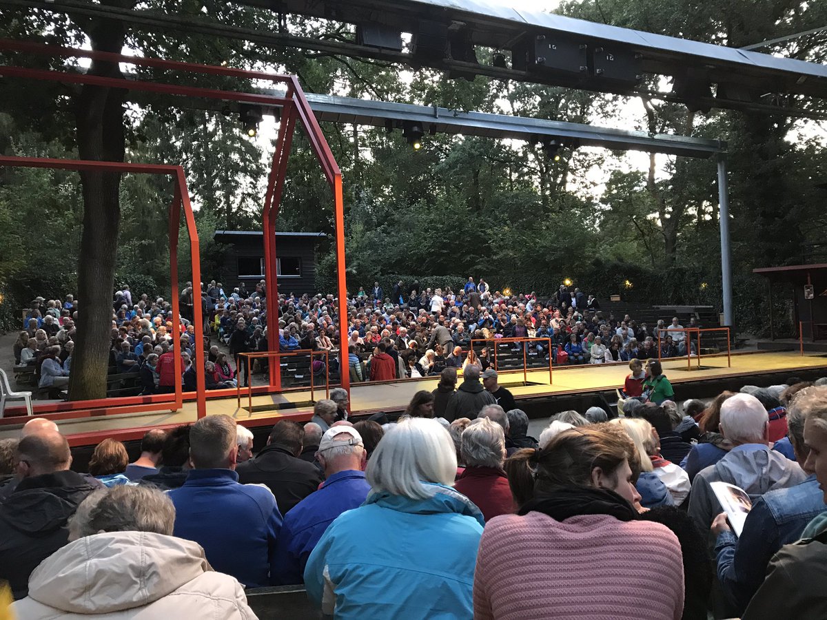 legwil's tweet photo. In afwachting van #degetemdefeeks @ShakespeareTD #Diever. Lekker buiten, leuke sfeer https://t.co/x06EQFwR1y