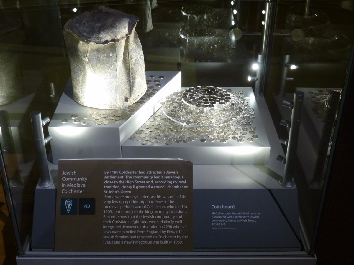 A140_Artefacts's tweet image. An inspirational display from Colchester Museum today! Imagine the signal that would give! #metaldetecting