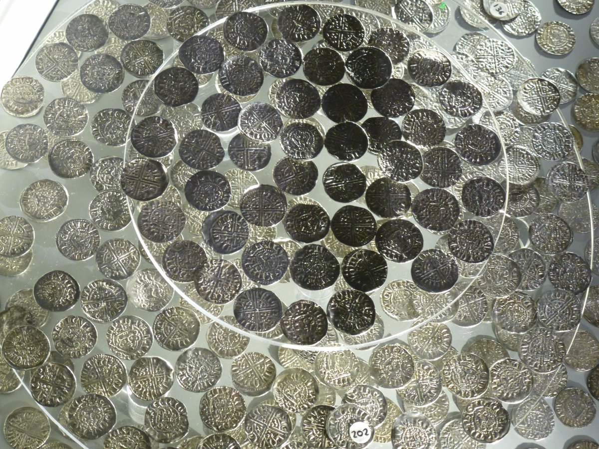 A140_Artefacts's tweet image. An inspirational display from Colchester Museum today! Imagine the signal that would give! #metaldetecting