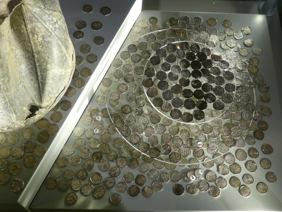 A140_Artefacts's tweet image. An inspirational display from Colchester Museum today! Imagine the signal that would give! #metaldetecting