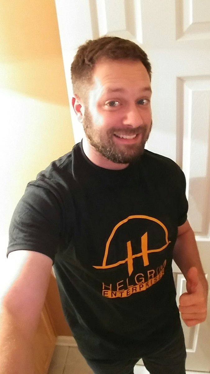 Our #PAXWest2017 shirts are in for members! The beautiful Telnaeus models perfectly. Look for us Sunday #ChroniclesOfElyria #guild