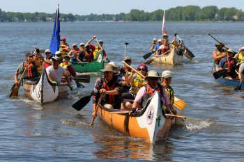 jesuitnews's tweet photo. Canadian #Jesuit, indigenous paddlers form bonds to "last a lifetime": https://t.co/YXXjzICo28 via @StLouisReview https://t.co/AHYJ323DBs
