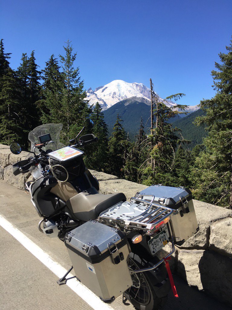 theofam's tweet photo. Mount Ranier looming large! #3fc2017 https://t.co/1VMlNZ6cnM