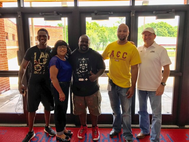 AliefISD's tweet photo. Thanks to @sun_days &amp; Texas Commerce Trucking for help delivering surplus donations to Salvation Army and Pennywise #aliefstrong https://t.co/K0LydXqzFt