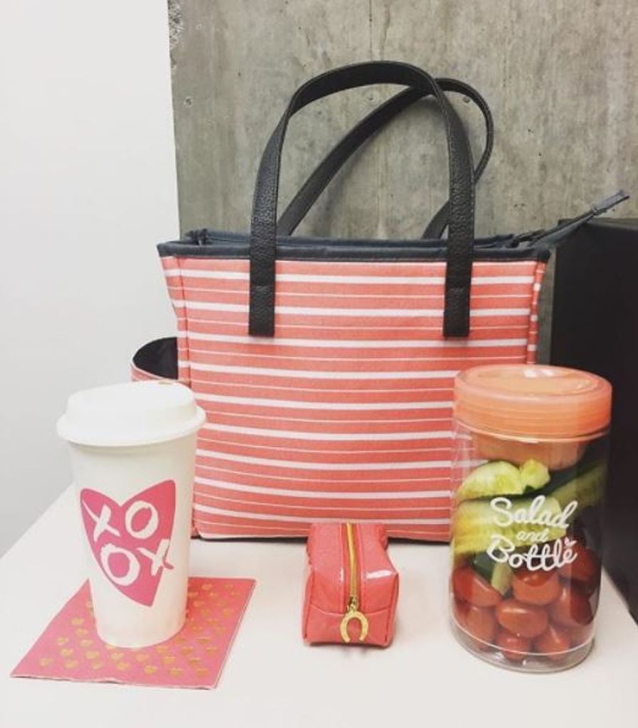 fitfreshinc's tweet photo. Happy Friday! Who else is excited for a long weekend? #LaborDay // 📷: @kayjayarray (Instagram) #Friday #LunchStyle https://t.co/RySLyix7mn