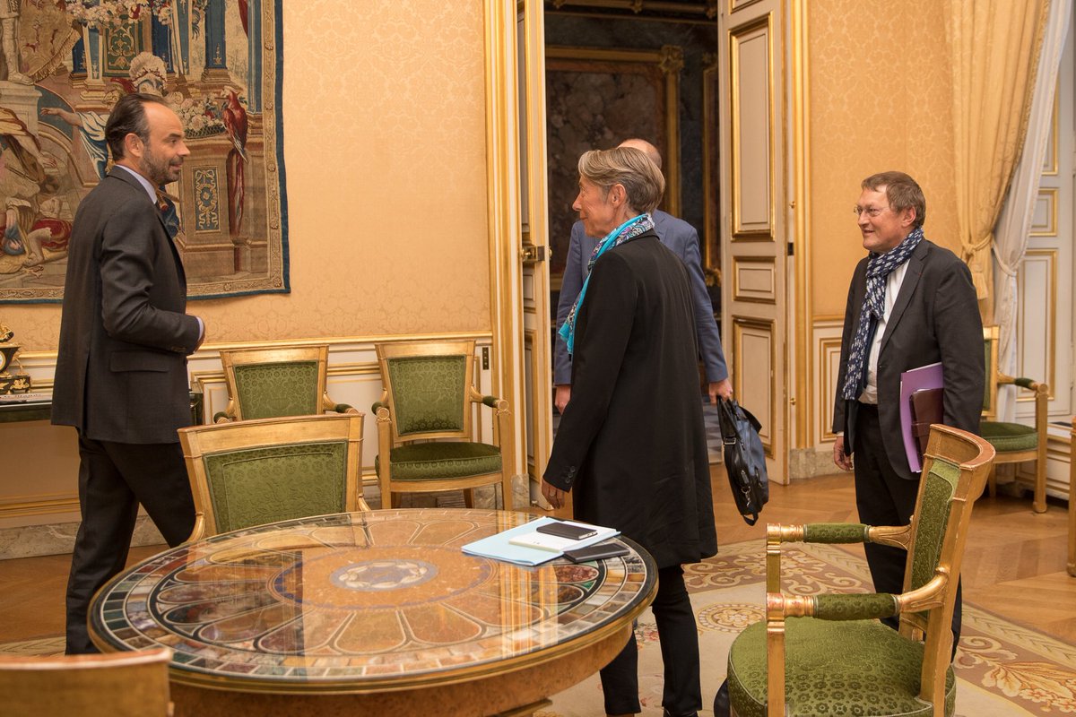 Entretien ce soir avec le Premier ministre @EPhilippePM pour préparer les dossiers de la rentrée et les Assises de la #mobilité