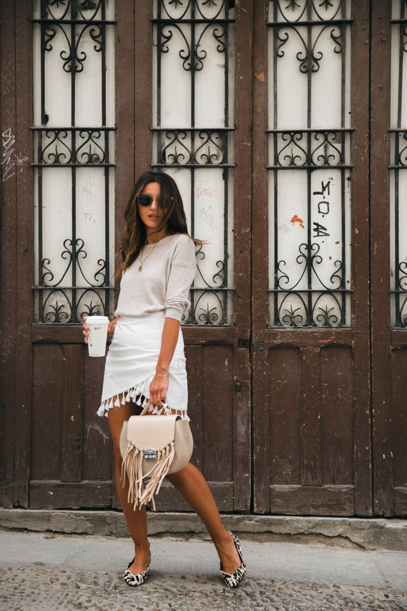 RevistaTooMuch's tweet photo. La falda blanca es el nuevo pantalón blanco. Compruébalo e inspírate con en estos cuatro #outfits. #TooMuchModa https://t.co/V5zBHm6vqv