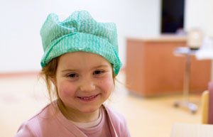 ContraCancerEs's tweet photo. Si eres profesional sanitario y cuidas a un niño con cáncer, te decimos cómo puedes ayudarle https://t.co/hqvcLc8XSJ https://t.co/r0ezSteSJp