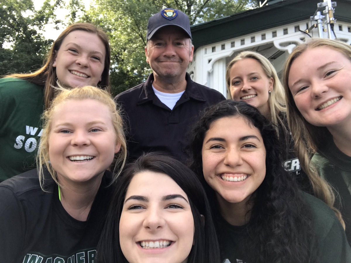 alyssaatuckerr's tweet photo. hey patrick! thanks for being an awesome main booth public safety guard at @WagnerCollege #wagsoftball
#seahawkchallenge @WagnerSoftball https://t.co/OzP22zWhbJ