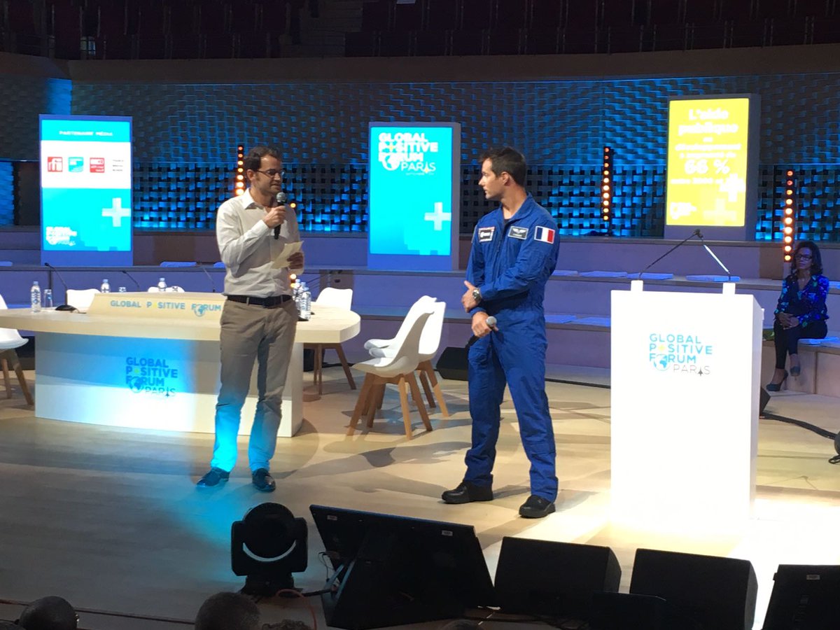 positiv_ngo's tweet photo. .@Thom_astro vient de faire rêver le @global_positive forum #GPFTalk #ActForPositive "Français, Européen, Terrien, on est tout là haut" https://t.co/gTFjvMjJWV