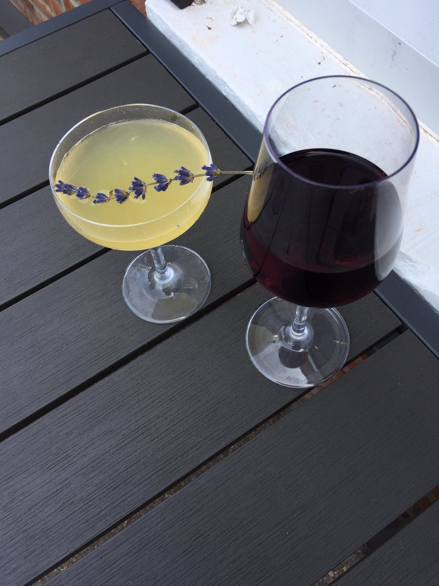 GetVineOh's tweet photo. Friday's are for friends, sipping cocktails, &amp; celebrating! #ohfun #vineohbox #cocktailswithflowers https://t.co/jt2JkxgRHh