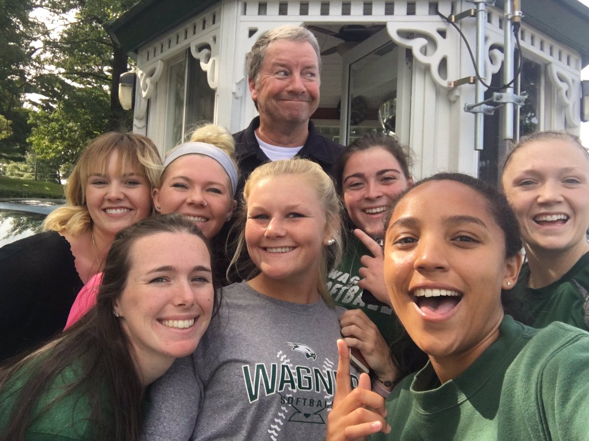 theeninja_11's tweet photo. Our favorite security guard Pat Weir #wagsoftball #seahawkchallenge @WagnerSoftball https://t.co/ghszH54dQ8