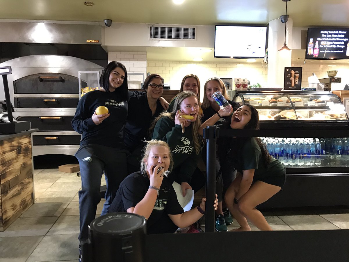 alyssaatuckerr's tweet photo. francesca is one of our amazing baristas at @WagnerSoftball starbucks!! thank you! #wagsoftball
#seahawkchallenge @WagnerSoftball https://t.co/CxLZNGbuUJ