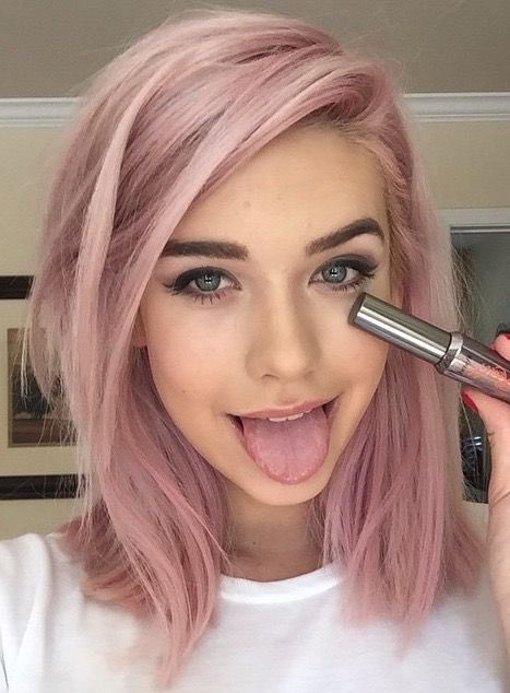 AmeliaFoxx's tweet photo. Missing my pink hair 😔💖 https://t.co/b4yZ4Vbkzh