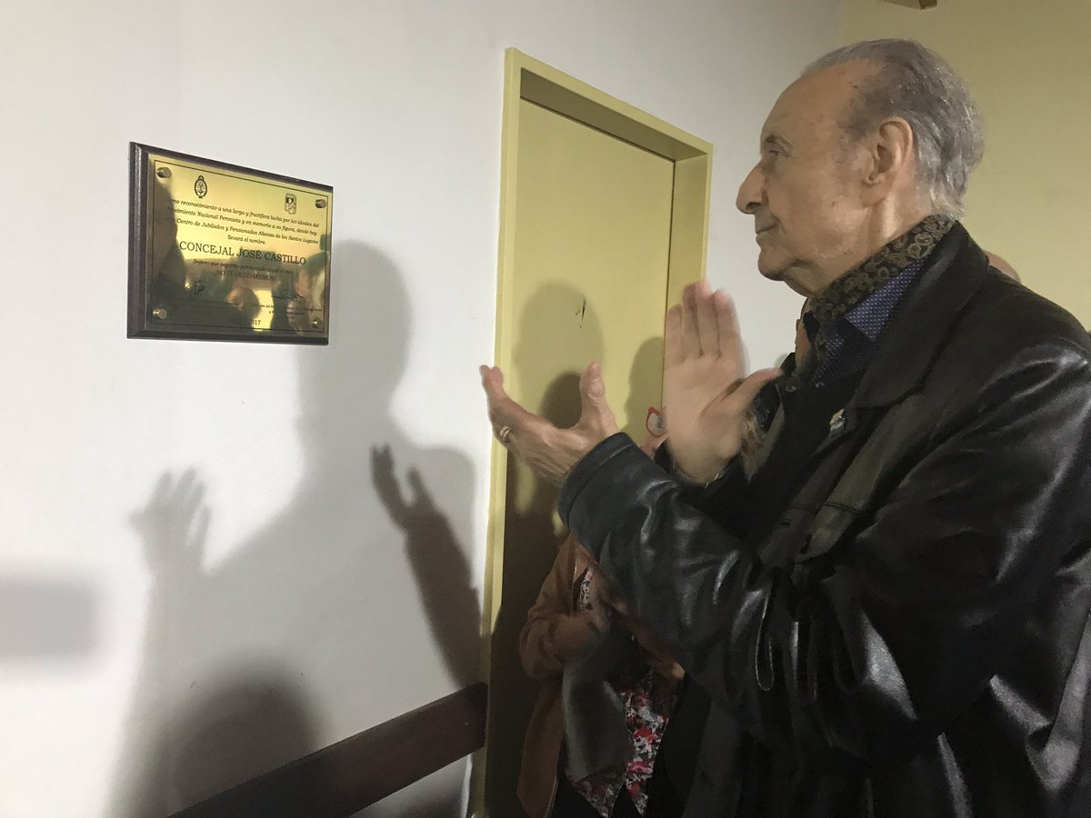 JFSeccioRetiro_'s tweet photo. Acompañamos a los Cros. de Juv. Linea S.Martin en el descubrimiento de una placa en conmemoración a Jose Castillo. Que en paz descanse cro✌🏼 https://t.co/n01NZ1hzch
