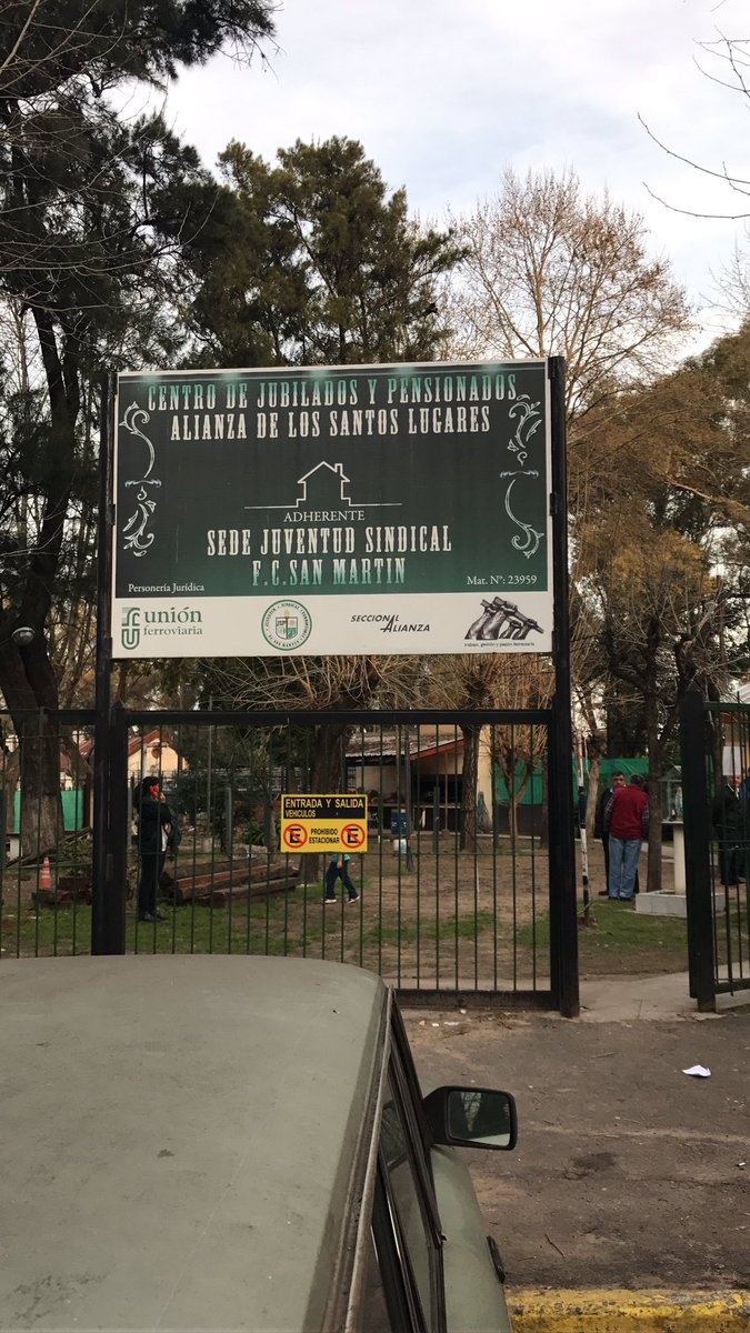 JFSeccioRetiro_'s tweet photo. Acompañamos a los Cros. de Juv. Linea S.Martin en el descubrimiento de una placa en conmemoración a Jose Castillo. Que en paz descanse cro✌🏼 https://t.co/n01NZ1hzch