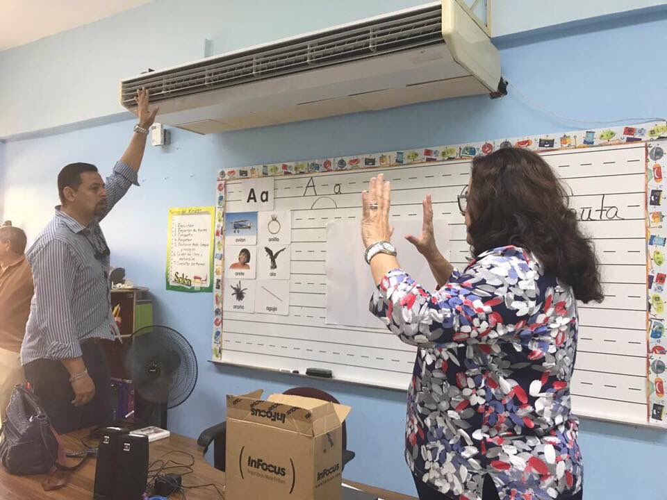 Junto al Director Regional de OMEP, Papo Carrión y mi compañero representante <a href="/memo_xt/">MEMO</a> visitando la escuela Elba Lugo Carrión. <a href="/SenadoPR/">Senado de Puerto Rico</a>