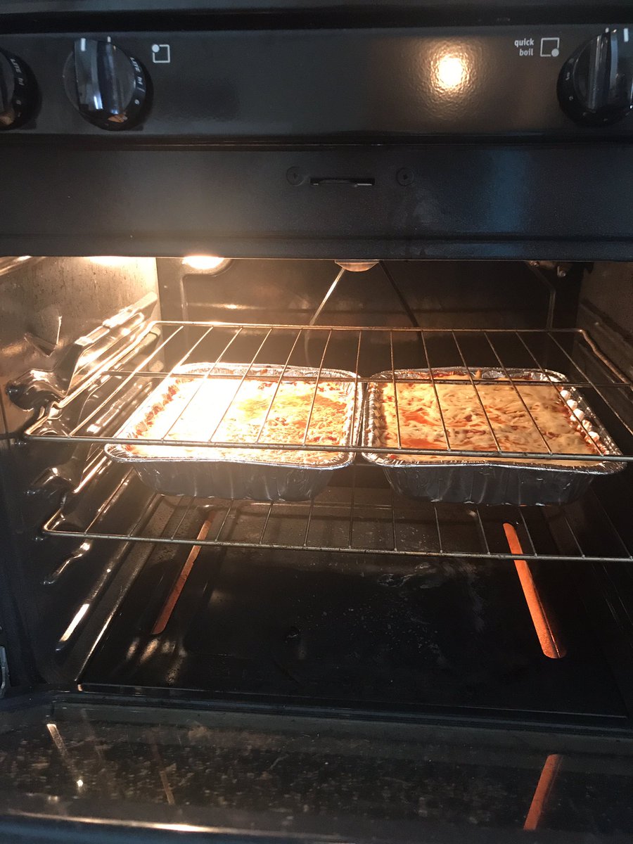 4thgradechatter's tweet image. Hurricane Harvey homemade lasagnas for coworkers who lost everything! ♥️ #houstonstrong #MaydeStrong #MCEGators #bethelegacy