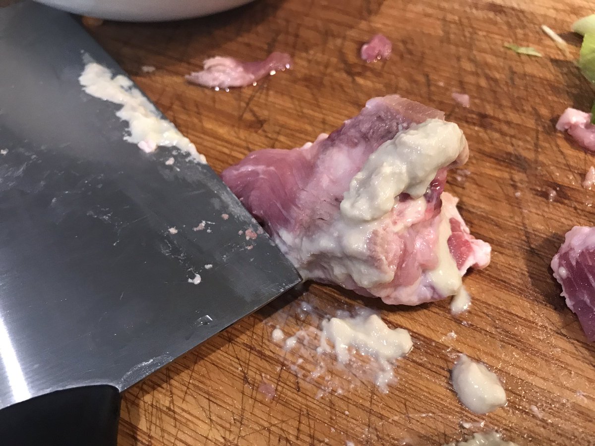 ConanZXN's tweet photo. @AsdaServiceTeam I bought a pack of pork joint/leg from Bristol Bedminster ASDA. Found some toothpaste like stuff when I chop it.What is it? https://t.co/eZTxVIz13d