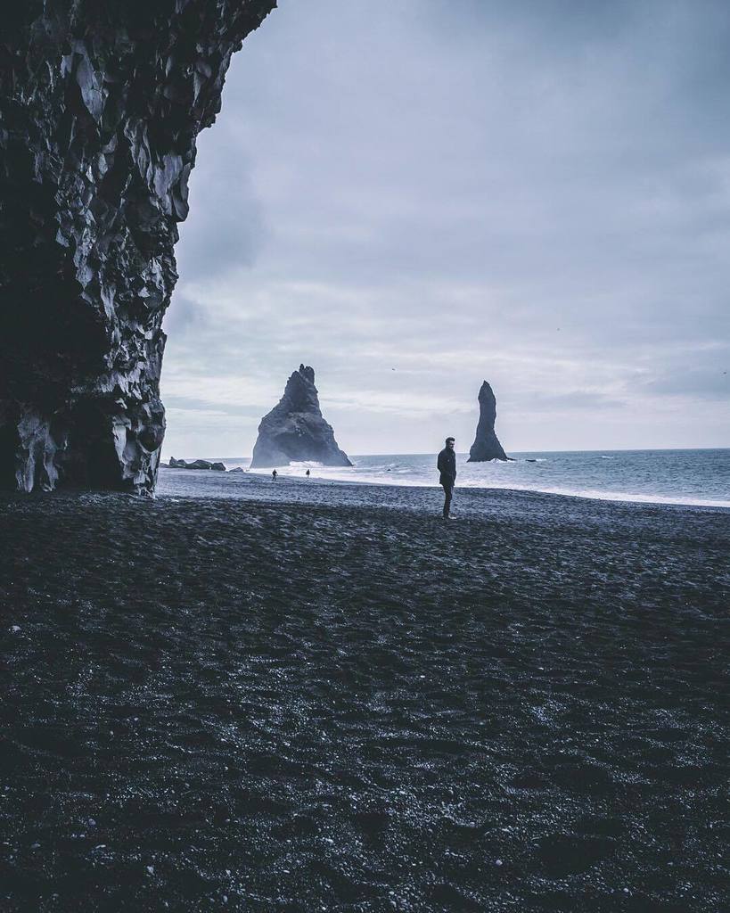 swetans's tweet photo. I wonder how many people I've looked at all my life and never seen. #js #exploreiceland https://t.co/88oA0XDDZ3 https://t.co/YJlgIEniYx