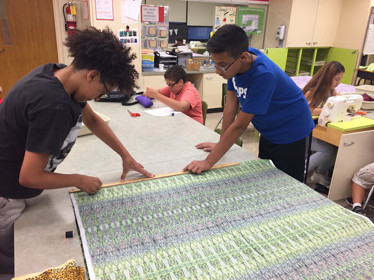 MsMCleary's tweet photo. Mastering our Measuring in FACS #pillowcases #FCS @HesterJrHigh https://t.co/2GGkiZNa29