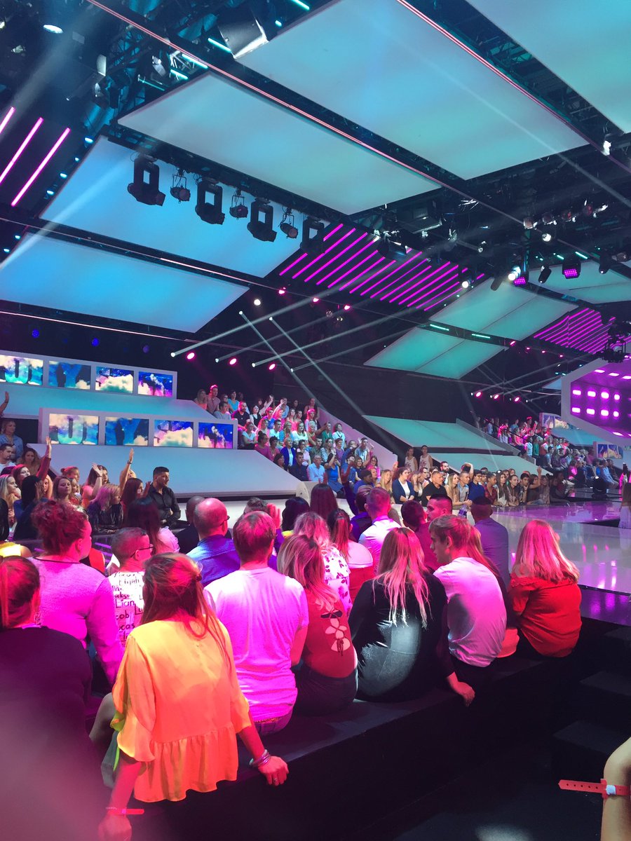 SSactualite's tweet photo. Le public est déjà en place pour le lancement! #SS11 https://t.co/CIwuqagWau