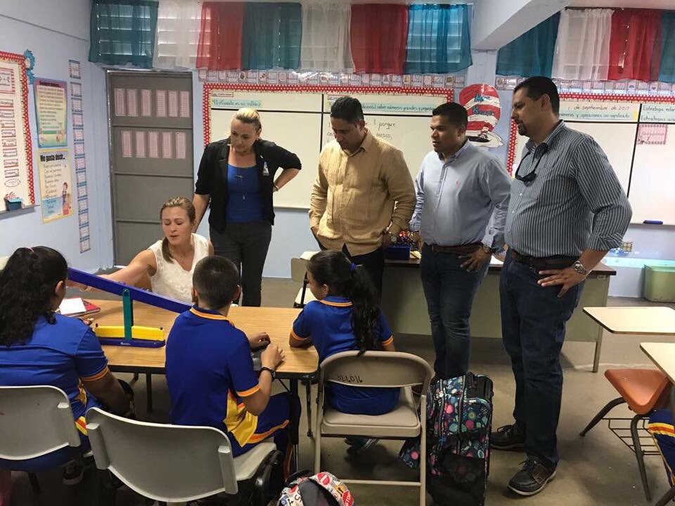 Esc Julio Seijo junto <a href="/EDUCACIONPR/">Dpto. de Educación</a> Julia Keleher, <a href="/MolinaAlcalde/">Julián Alcalde Molina</a>, la Directora Regional, Maribel Colón González <a href="/memo_xt/">MEMO</a> <a href="/AreciboCrece/">Municipio de Arecibo</a>