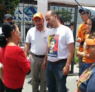MeridaVP's tweet photo. El equipo d @campoeliasjvp junto a @LawrenceACastro caminaron Ejido explicando porque #MeridaMereceMas. El #10Sep Vota Abajo, a la izquierda https://t.co/BL7yt8q3xY