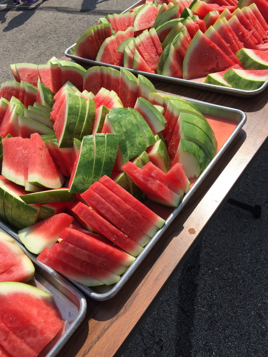 DrTimRevesPCR3's tweet photo. Let the watermelon feast begin! #CCE #Comets #watermelonfeed https://t.co/DU4WEl1Bii