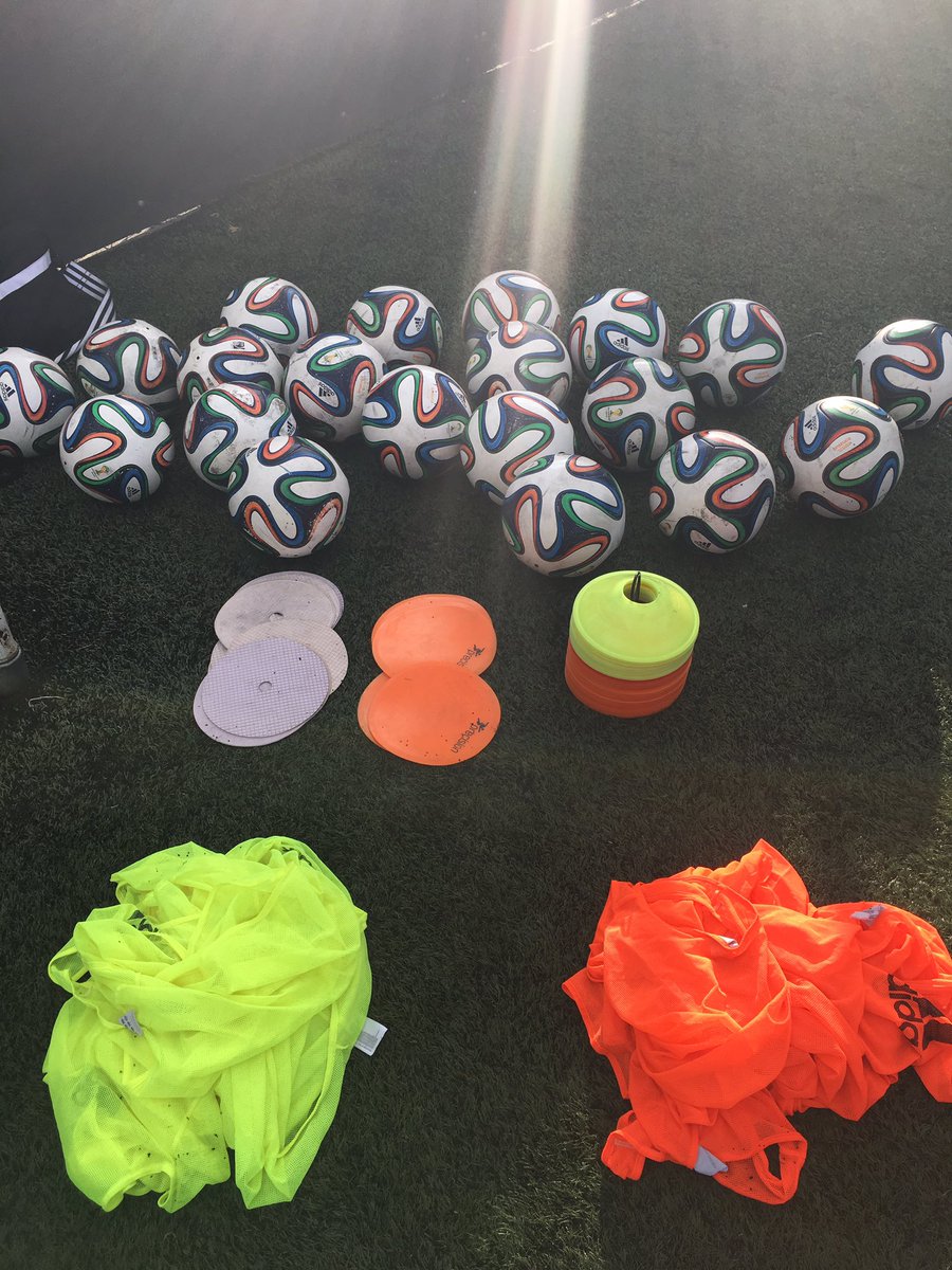 ScottKinross's tweet photo. Well done to the 22 coaches who completed their development activities 1.1 course ⚽️🥅 tonight at forthbank #keeponcoaching @sfa_central https://t.co/REBIYTdOSM