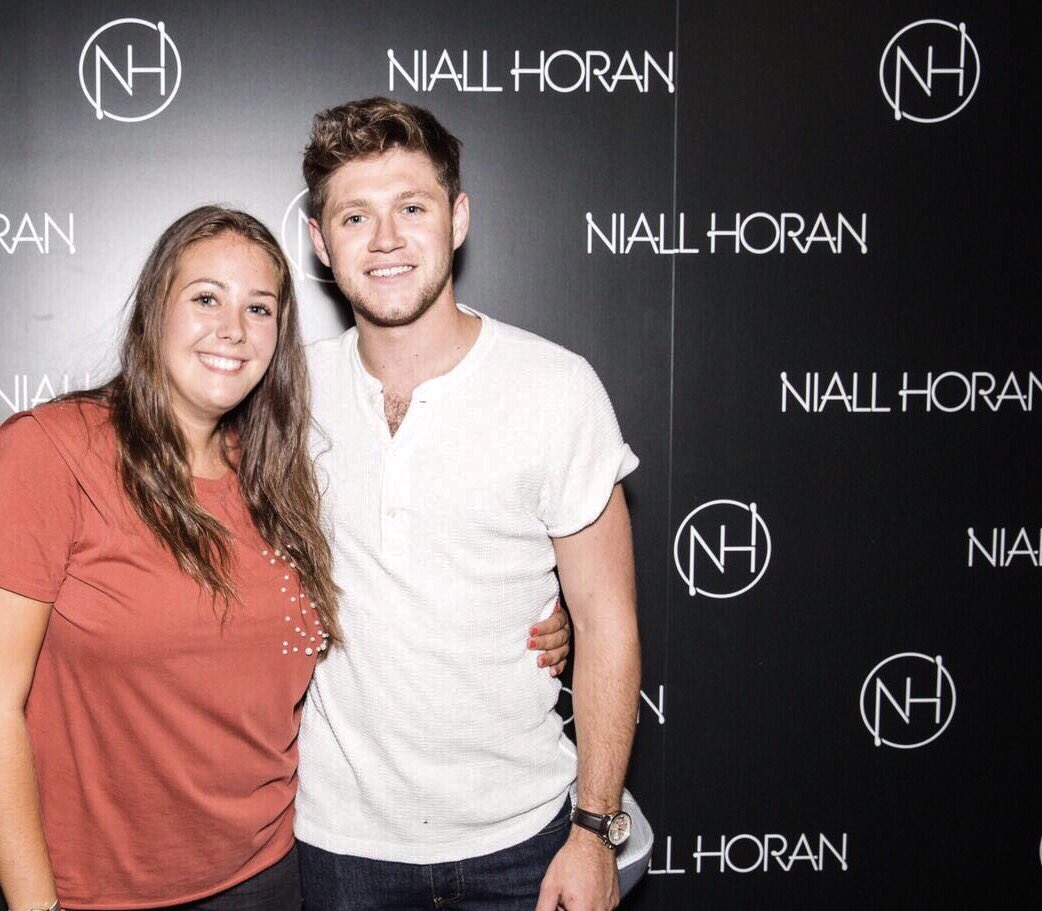 ioconiall's tweet photo. happiest girl by your side, ti amo @NiallOfficial 
#FlickerSessionLondon https://t.co/ci9E0tB46x