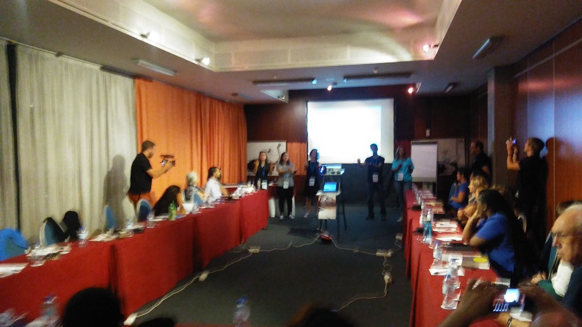 El grupo del ministerio de Sordos alabam al Señor en el Training xourse para intérpretes