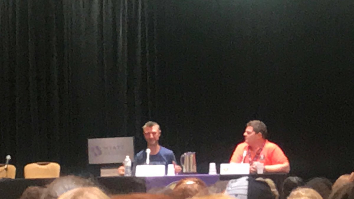 As true members of the Stars Hollow community, Gilmore Girls was of course our first panel of <a href="/DragonCon/">💐🌼Dragon Con 🌹🌺</a>! Love us some <a href="/Thejudgegunn/">Sean Gunn</a> 😍