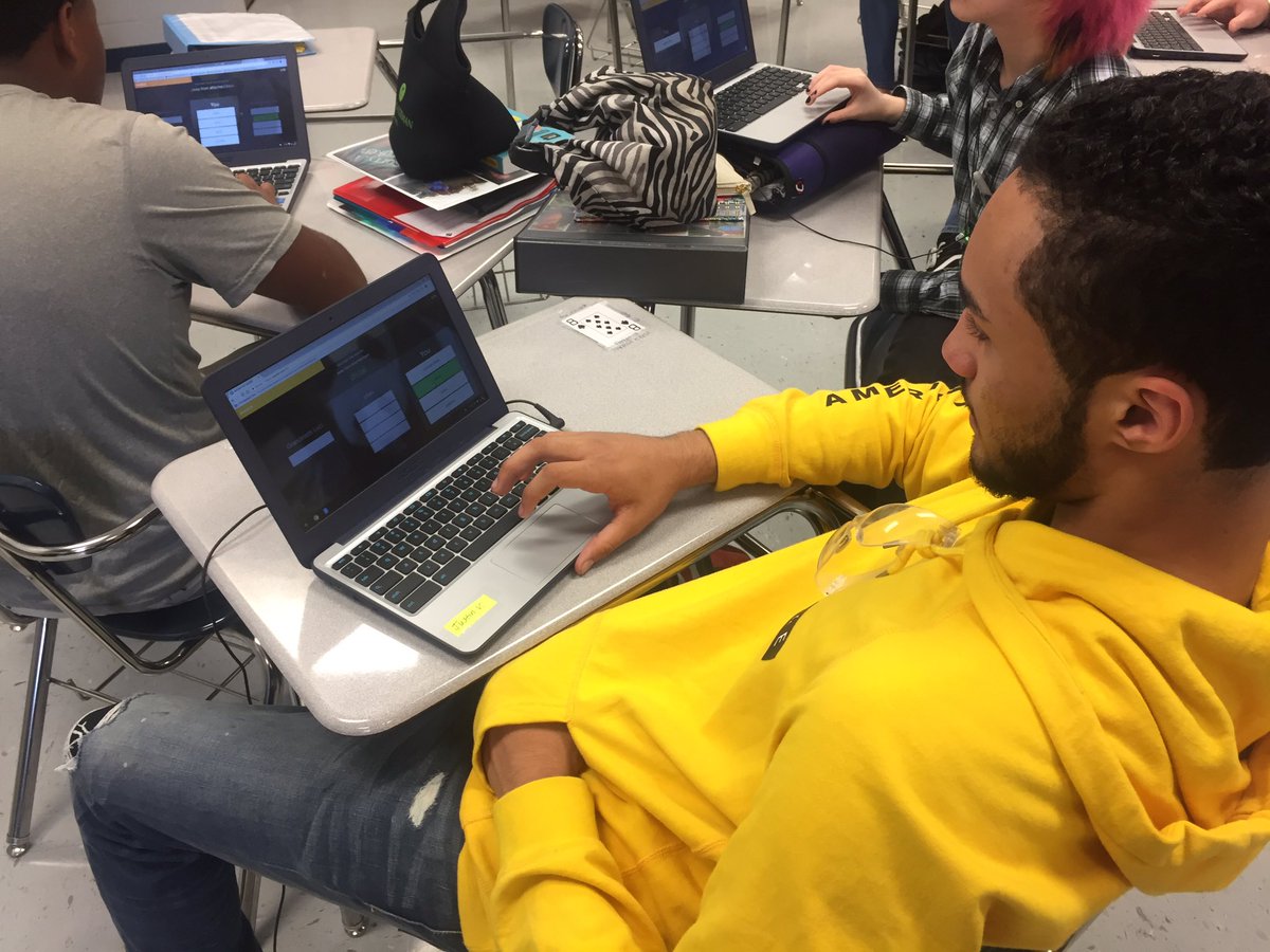 fhsfalcons1's tweet photo. The Quizlet Live competition is fierce in Mrs. Mitchell's Anatomy class!  @quizlet #FCSLearn https://t.co/HqeG2TPsTW