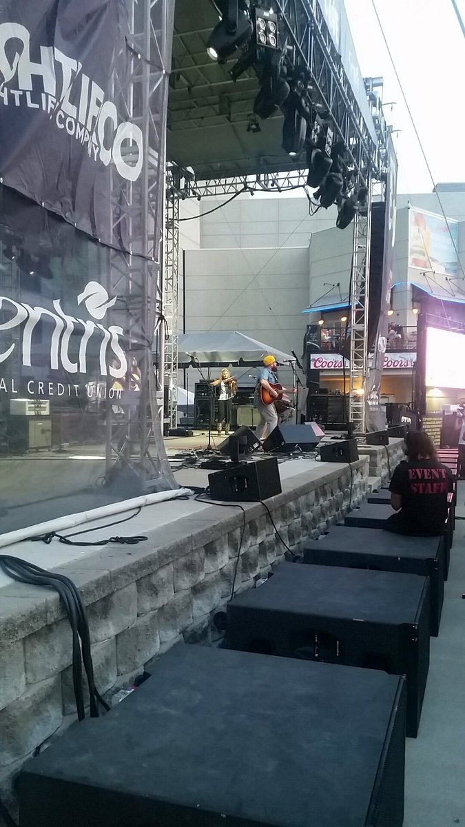 hammansarah's tweet photo. @Aaronlewismusic rocked it last night with @BuckaRuse https://t.co/AAoXIYd0JZ