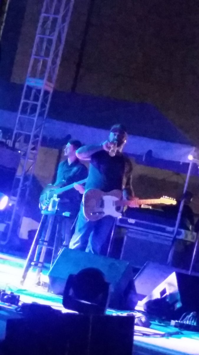 hammansarah's tweet photo. @Aaronlewismusic rocked it last night with @BuckaRuse https://t.co/AAoXIYd0JZ