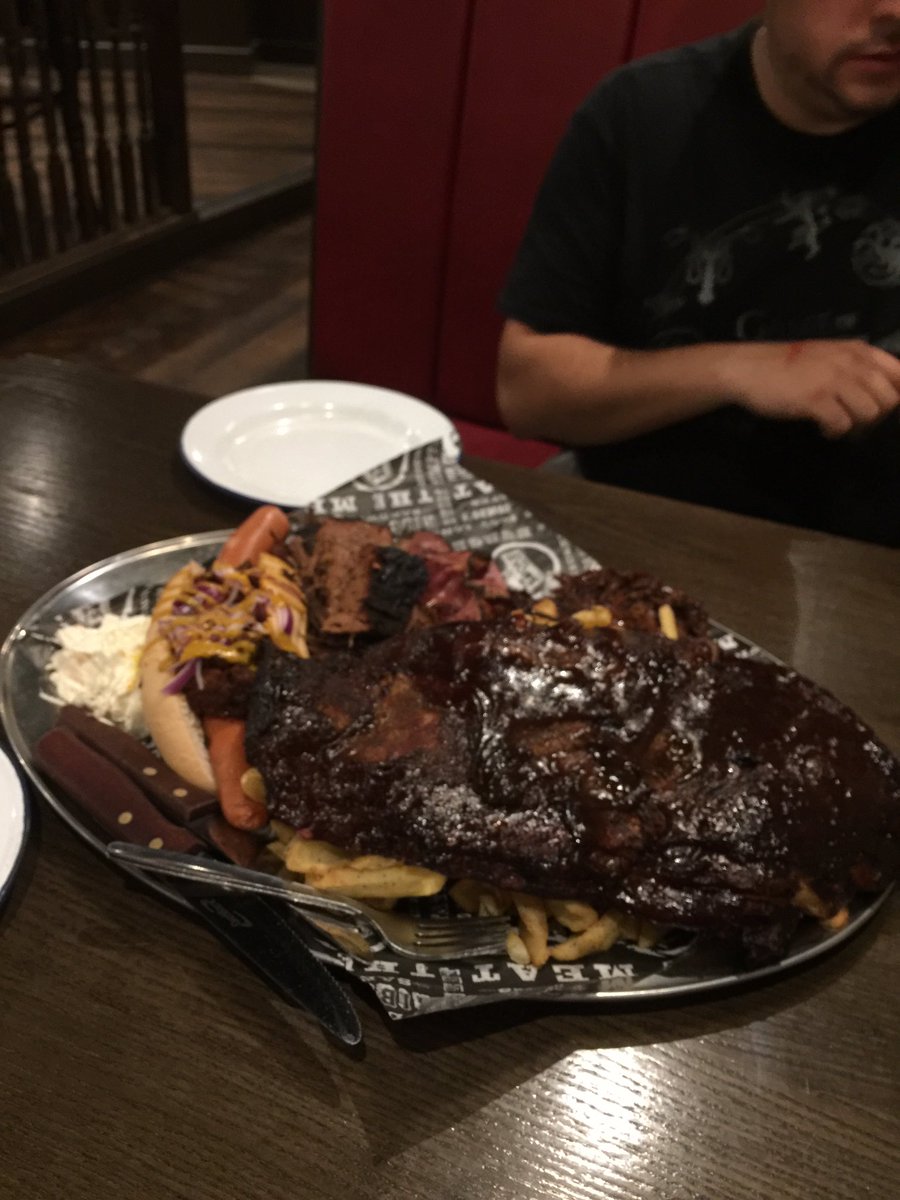 MinimalSilence's tweet photo. After a gig at the Flapper brum @TheSmokeHausUK, hungry work this music business and fantastic grub https://t.co/KSvfCPP6xX
