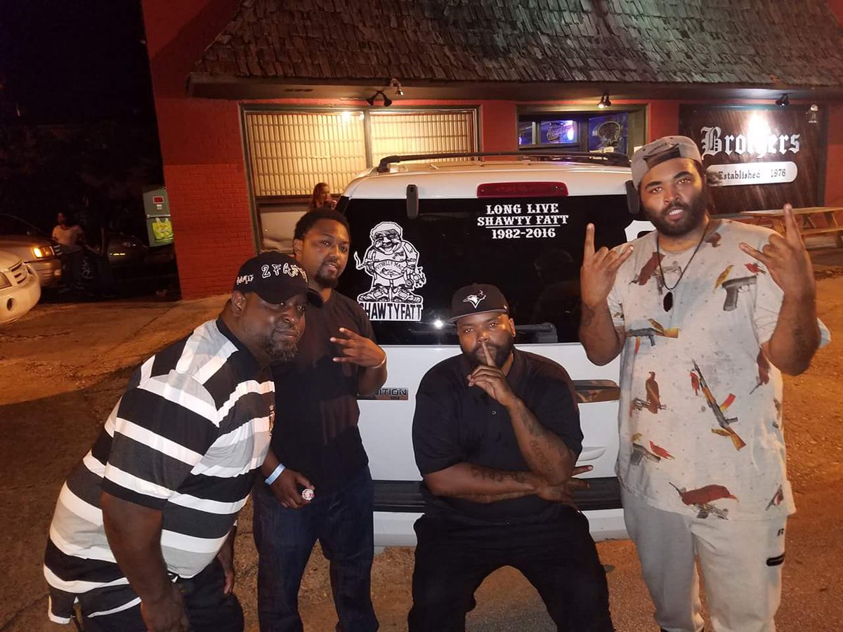 romieone's tweet photo. #Slumerican #2Fatts #FistFull #LongLiveShawtyFatt https://t.co/96Ic2eM25V