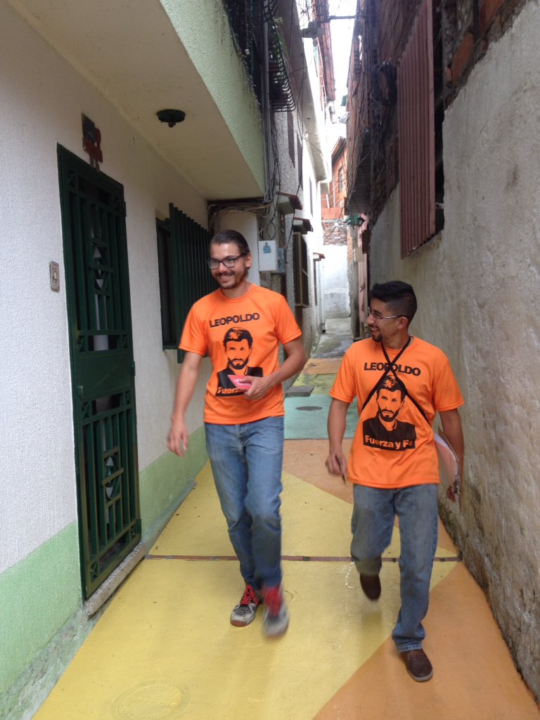 JVPMerida's tweet photo. Llevamos el mensaje de cambio y lucha por las calles de nuestra #Merida, junto a @LawrenceACastro y nuestros concejales. #MeridaMereceMas https://t.co/uGdJE7jB7V