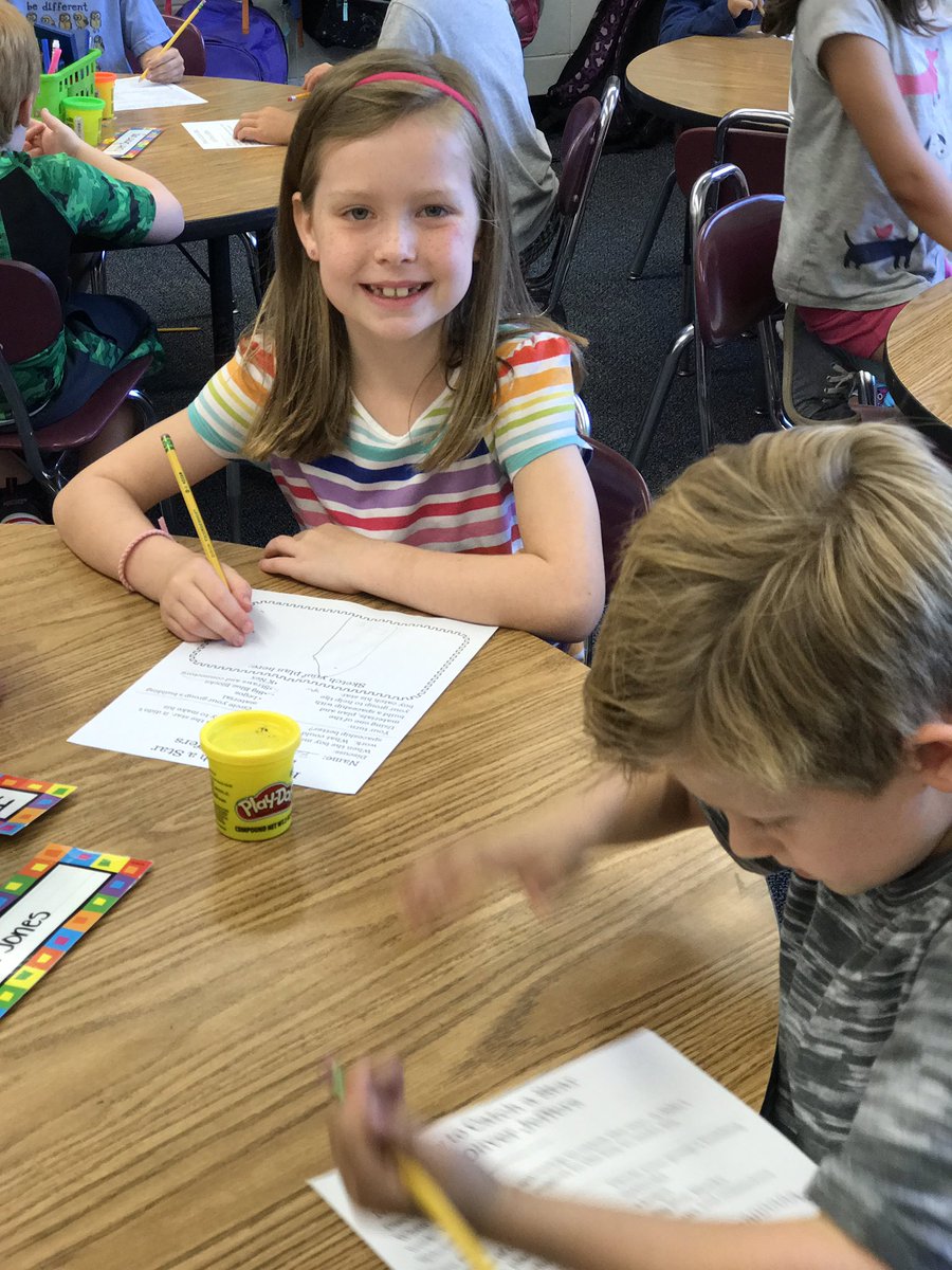 julienelsonedu's tweet photo. Sketching a spaceship to help "Catch a Star." @GattassiClass @OliverJeffers #HowToCatchAStar #d25learns #STEAM https://t.co/7ruq0CNWYK