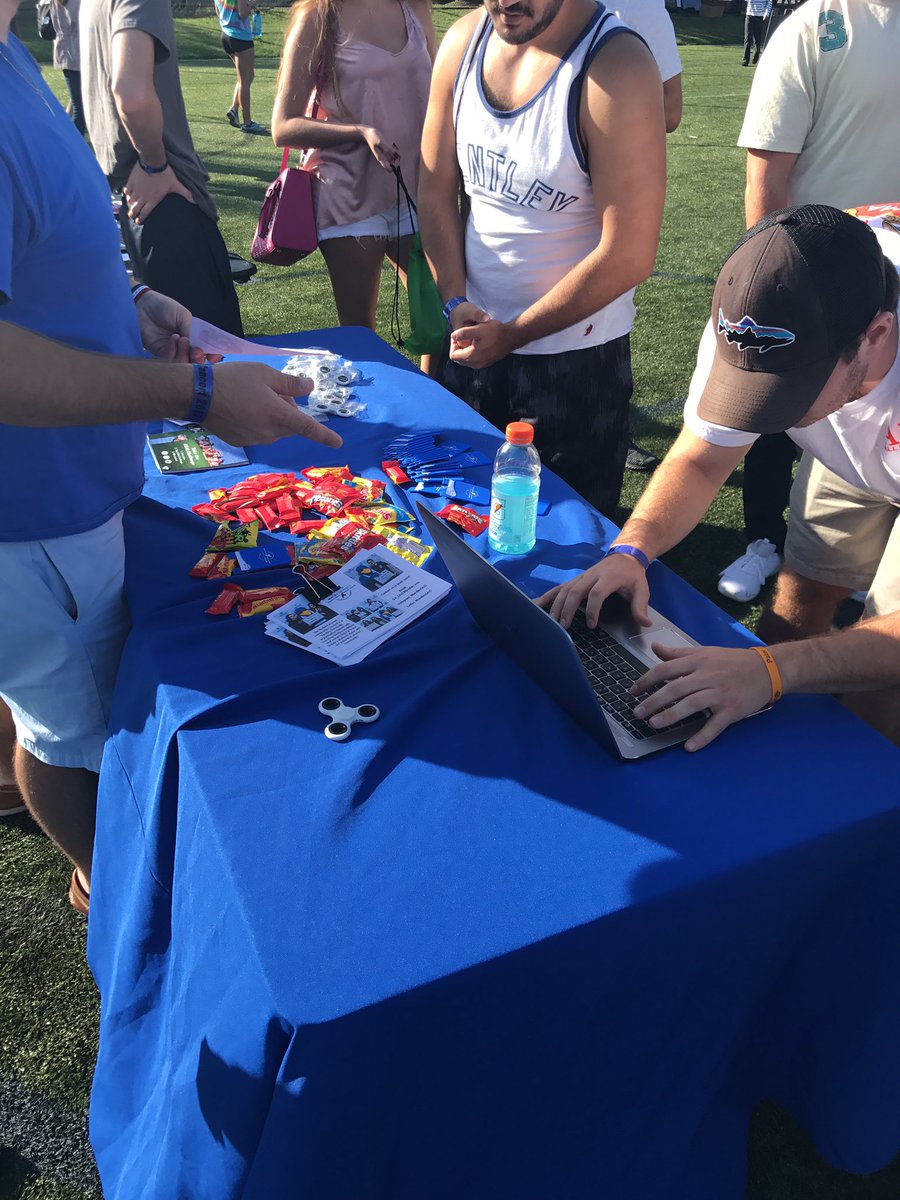 BentleySALC's tweet photo. Activities Fair off to a great start! If you haven't yet, stop by and sign up https://t.co/2ms2ighTsE