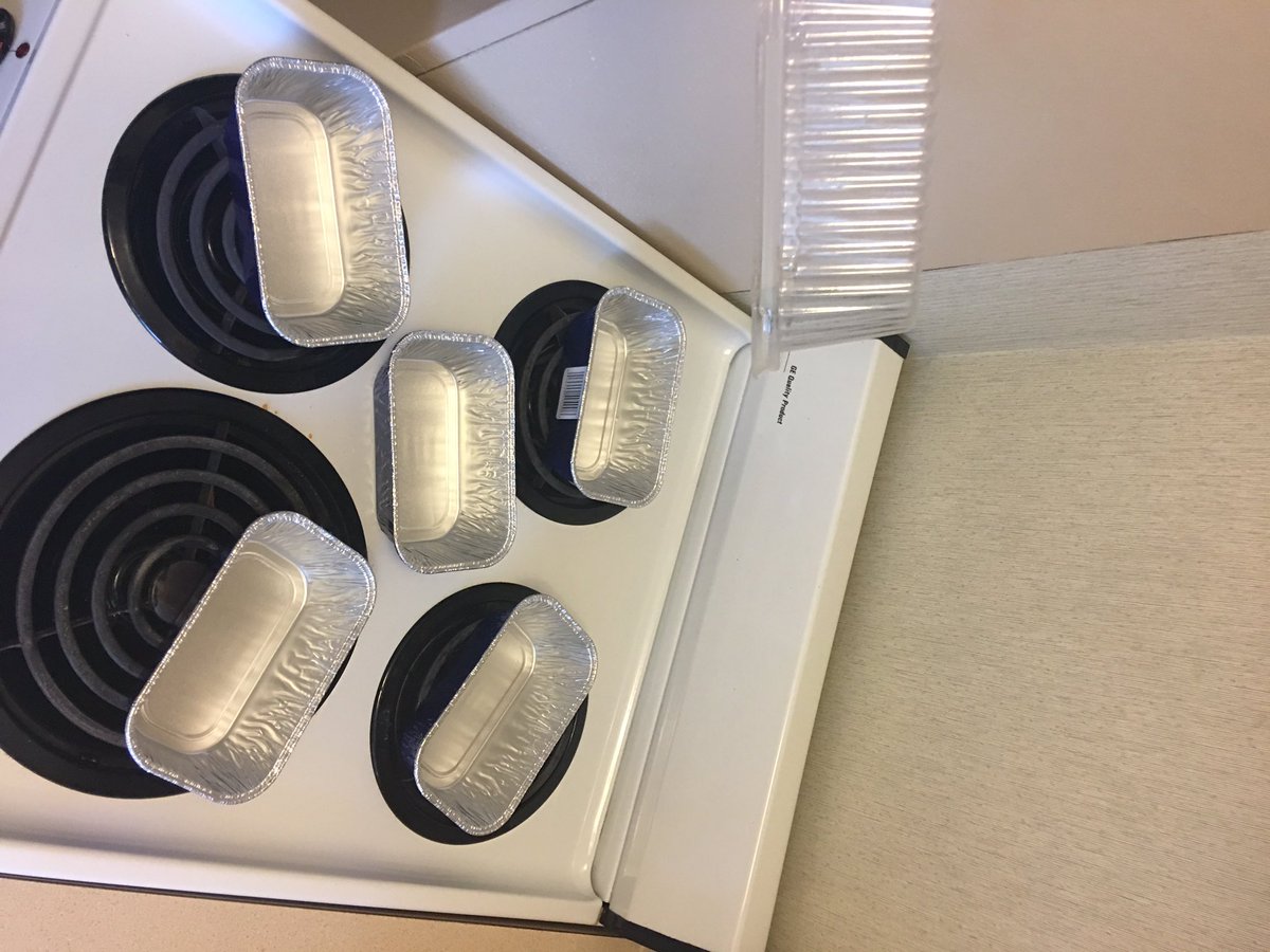 pampy34's tweet photo. One lid is supposed to cover 5 containers apparently #bush @ReynoldsWrap https://t.co/eYyDKkF9wj