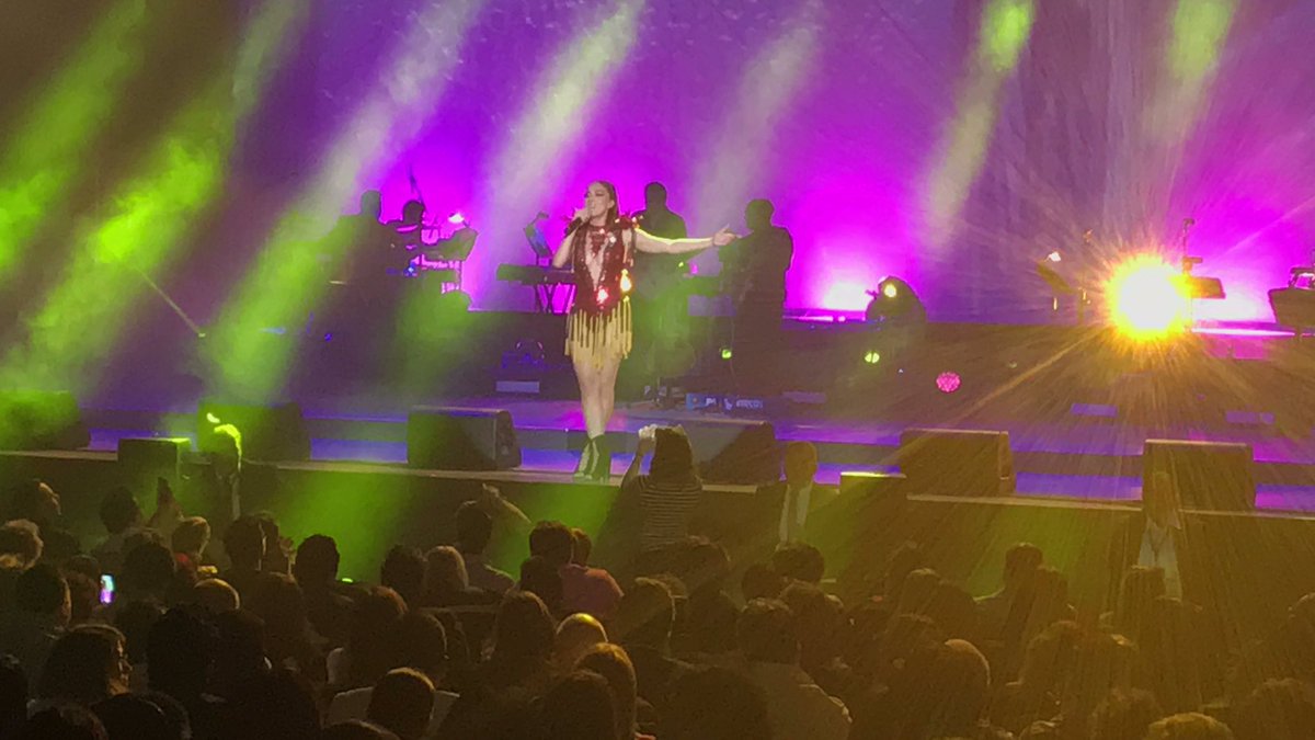 LauraCaroArmy's tweet photo. Las fotos de #LauraCaro cantando en el Auditorio Nacional el 24 de Agosto 2017. #InseparablesTour #LauraCaroArmy https://t.co/T1QKFbCiZz