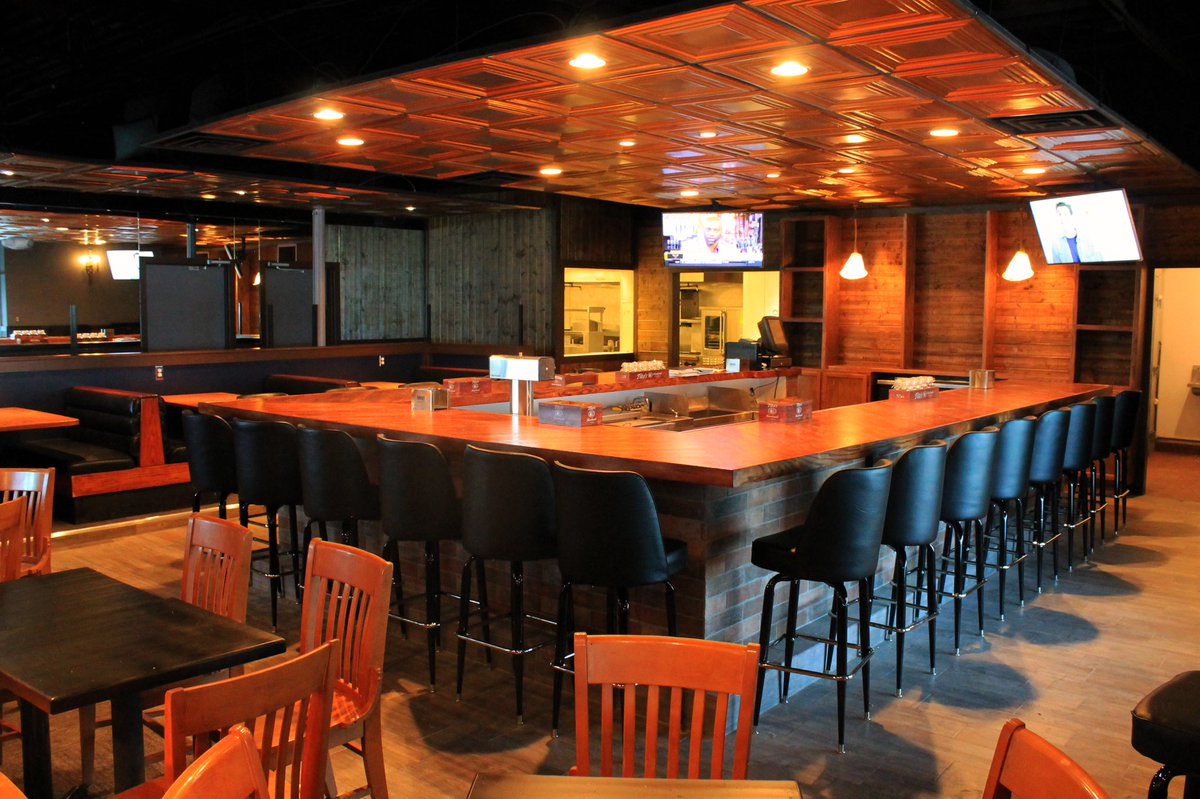 Join us @ 4 for Happy Hour till 6! We are open till midnight for all you late starters!#elpasotx #friday #weekend #steaks #seafood #martinis