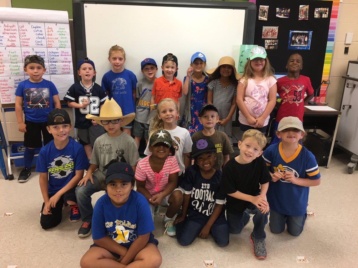 happyraycampers's tweet photo. Mrs. Ray's class loved Hats for Houston day! https://t.co/wsawetiPhn