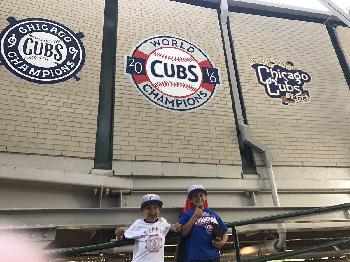 RealDashAllDay's tweet photo. CUBS WIN #Cubs https://t.co/YHlcQXa8tN