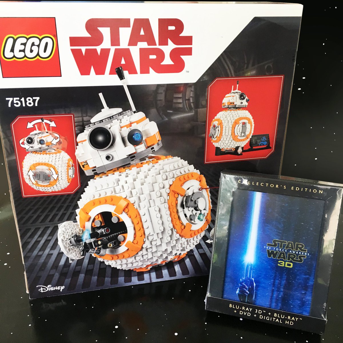RegalMovies's tweet photo. FOLLOW &amp; RT for a chance to win this prize pack featuring an all-new #lego set &amp; collector's edition blu-ray of #TFA! #ForceFriday #StarWars https://t.co/93hC4aswwe